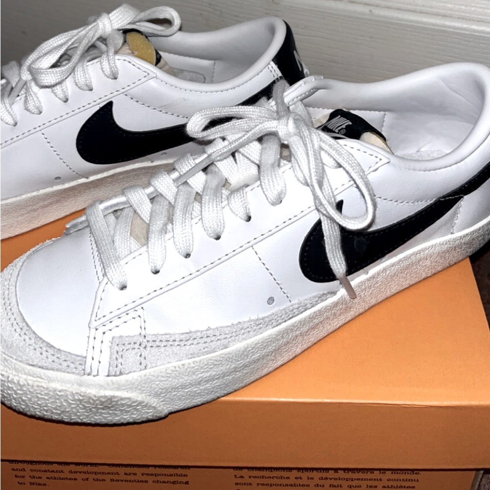 NIKE W BLAZER LOW 77
